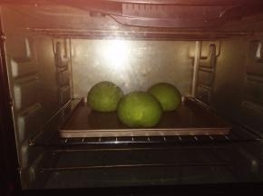 烤箱170度预热，中下层，烤25分钟。烘烤五分钟后盖锡纸。
温度和时间仅供参考，根据自已的烤箱来调整。