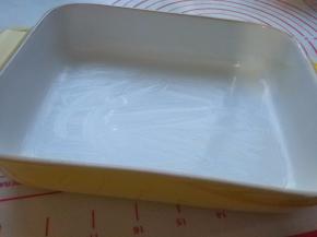 模具涂满黄油（预热烤箱上下火180度）