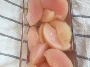 出锅晾凉后保鲜膜包裹后放入冰箱冷藏一夜