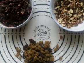 夹心果料。红豆最好煮成颗粒