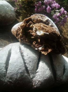 面包体本身口感就很好，也可以做成抹茶味，麻薯内馅组合丰富，加入可可，抹茶，或者别的点心馅料。这款软欧整体口感不会很甜 ，淡淡的清甜。请依口味自行调整用量。