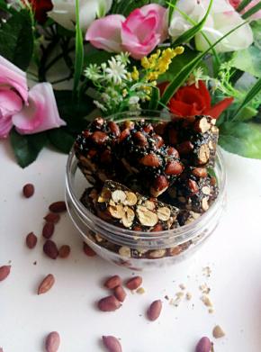 整粒的花生好吃看的见。有着花生和芝麻的香口感真不错。