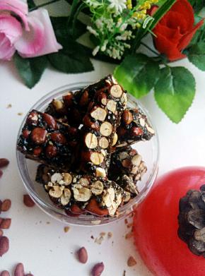 稍凉一点就赶紧切开，放太冷了切着就碎了