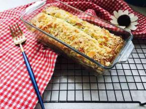 出炉后，法焙客磅蛋糕玻璃模具，轻松脱模！磅蛋糕必不可少的就是刷糖浆，不能省略！待放置温热，包裹保鲜膜密封，放入冰箱冷藏！