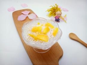 冰箱冷藏后口感特别好，还可以加入熟的血糯米饭团，夏天怎么能没有你(^_^)