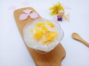 煮西米大火烧开后全程小火，要不断搅拌，发现粘稠时加入一勺冷水。直到西米几乎全部透明状才可以，不要立即打开盖子，闷15分钟。