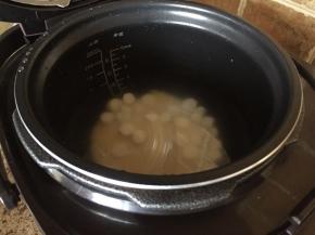 加入适量的水；