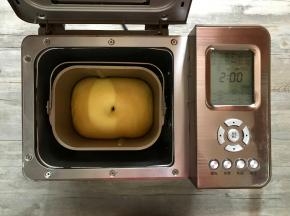 基础发酵结束，可以用手指沾干粉插入面团拔起，洞口不回缩不塌陷即可。