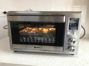 放入烤箱进行发酵，时间为25分钟左右。