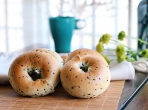 出炉马上移出烤盘晾凉。