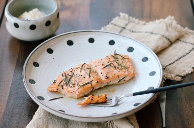 迷迭香烤三文鱼