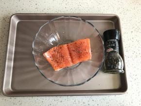 并撒上黑胡椒。