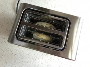 放入东菱多士炉烘烤。