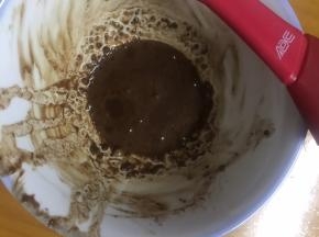 可可粉加凉开水和匀