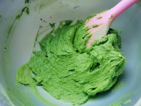 拌匀备用，标注C的加入最后一份黄油糊中，也同样操作