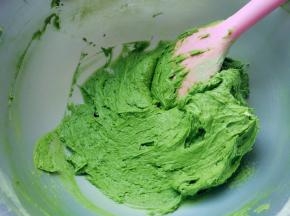 拌匀备用，标注C的加入最后一份黄油糊中，也同样操作