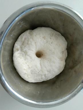 发酵好的白面团。