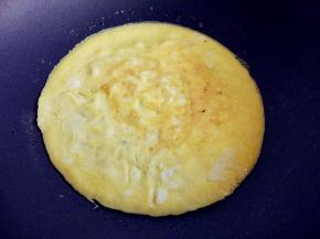 小火煎至两面熟透，盛出备用