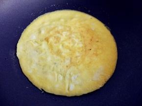 小火煎至两面熟透，盛出备用
