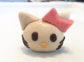 贴好眼睛，鼻子，胡须