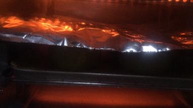 预热烤箱，190度烤5分钟后盖锡纸，再烤15分钟出炉