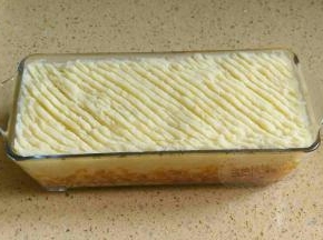10.用叉子在土豆泥表面划出花纹。