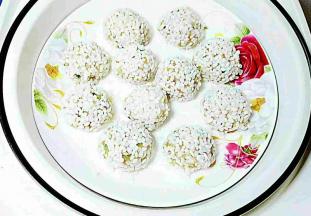 我用的电饭煲蒸的，可以放在锅中大火蒸15分钟