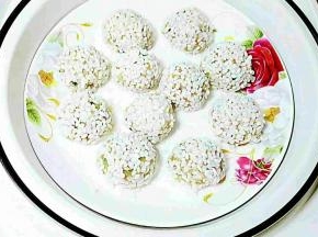 我用的电饭煲蒸的，可以放在锅中大火蒸15分钟