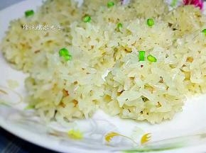 放上小葱，或者枸杞什么的装饰一下