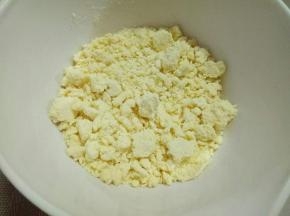 偏干状，不干不是湿，做出来的饼干口感才好。