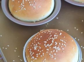 使用烤箱，180度烘烤15分钟。