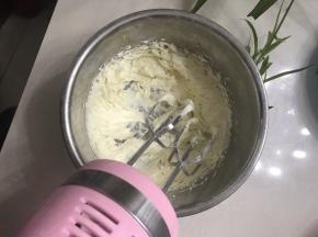 把软化的黄油打顺滑