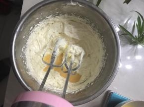 全部把蛋液加完打发。