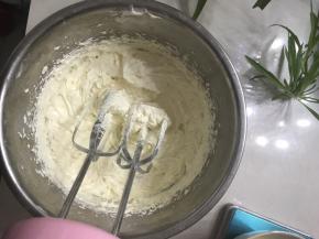 打发至蛋液充分吸收。