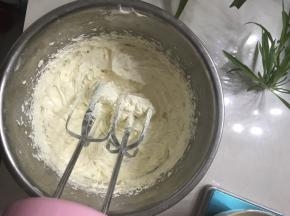 打发至蛋液充分吸收。