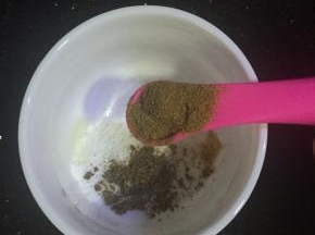 再放入孜然粉