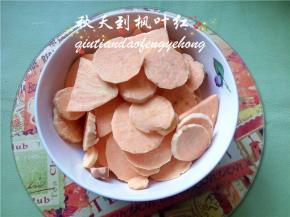 放入可以微波加热的容器内