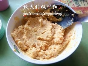 搅拌成细滑的红薯泥。