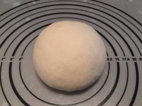 面团光滑湿润即可停止厨师机（15分钟左右）