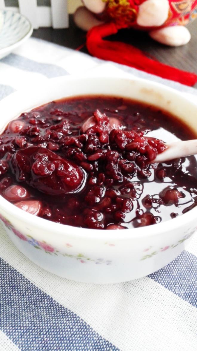 花生红枣黑米粥