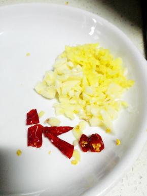 蒜头，姜洗净备用