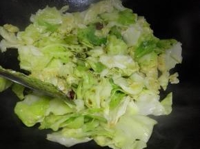 炒至7分熟，放入盐，糖，醋，豆瓣酱翻炒