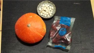 食材准备好：红枣、南瓜、莲子。
