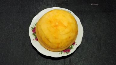 南瓜去皮、去籽。