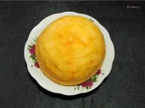 南瓜去皮、去籽。