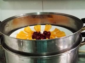 放入蒸锅，隔水大火蒸20分钟。
