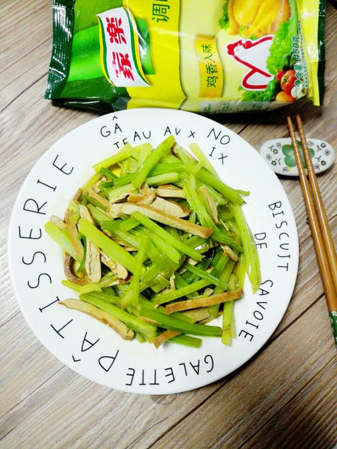 芹菜炒香干