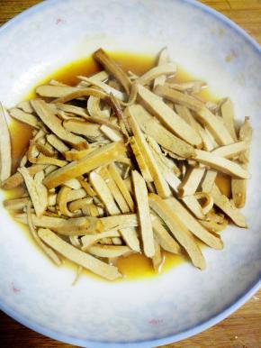 翻炒后盛出备用