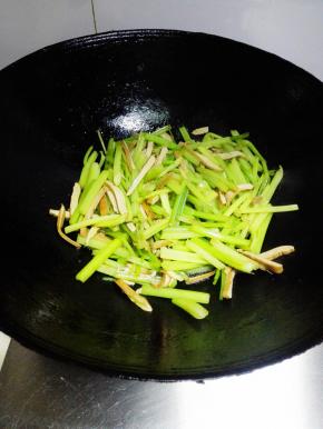 出锅前加入少许家乐鸡精