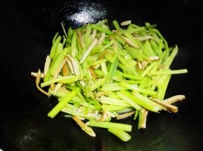 出锅前加入少许家乐鸡精